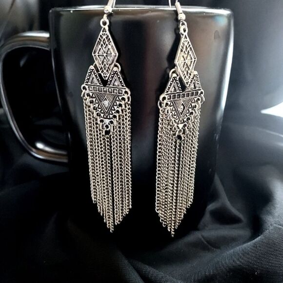 SILVER BOHO AZTEC WESTERN DIAMOND SHAPED TASSEL DANGLE EARRINGS - Picture 2 of 6
